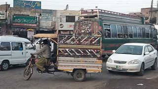 havey traffic jam in panjab pakistan/deadli road /bedway