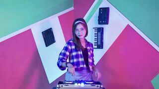 DJ MUSIC CUTE GIRL REMIX - MACARENA