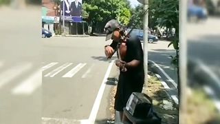 The street singer's violin skills are extraordinary