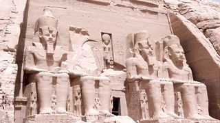 What happen on the 22nd of February and the 22nd of October every year in the Abu Simbel temple.