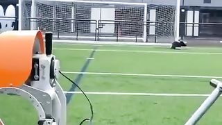 Watch how the goalkeeper is trained شاهد كيف يتم تدريب حارس المرمى