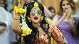 Bride's Holud Entry | Odhani | Sajna | Current Laga Re | Team Bride | RAFI & ETU'S HALDI NIGHT 2022