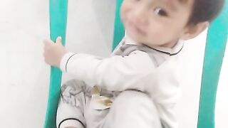 Tingkah lucu anak bayi