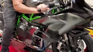 Tuning_a_270_whp_Kawasaki_H2R