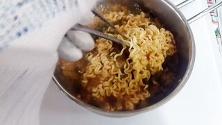 World famous south Korea noodle 'ramen'