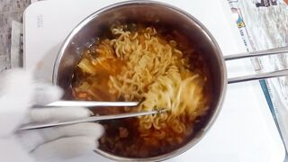 World famous south Korea noodle 'ramen' 2th