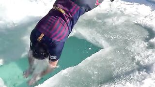 Man Swim in Extreme Cold Water Below 0 Degrees Celsius