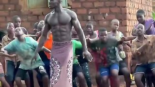 His body movements ???????? no copyright for the music @shaggy #africangiant #africa #comedy #dance