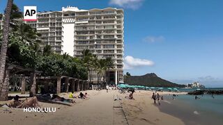Don't take all your cash with you to the beach and other tips to avoid theft during a Hawaii holiday.