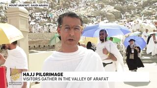 Hajj pilgrimage_ Visitors gather in the valley of Arafat.