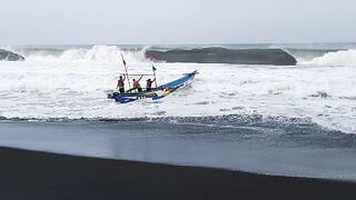 the struggle of sea fishermen on the south coast of Java