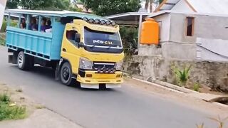 Bus kayu nih boss???????? __ Angkutan pedesaan #otokol #truk #truck