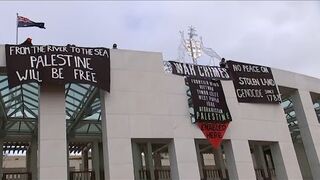 Extremely troubling ProPalestine protesters scale Parliament House to display banners_