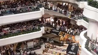 Guangzhou Mall Packed with Shoppers: Weekend Crowds Rival Taylor Swift Concerts