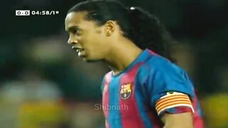 Ronaldinho vs Cristino Ronaldo football skills