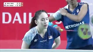 Epic 211-shot badminton really dellights