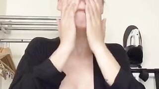 BOOBS SLIPED ON LIVE STREAM:)