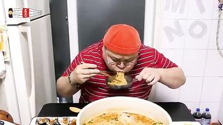 Kimchi and Ramyeon Mukbang Eatingshow