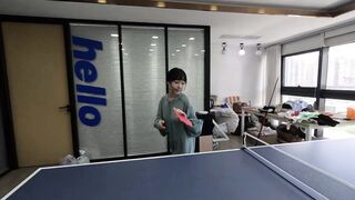 Zhou Zhou is still as flexible as ever when playing table tennis