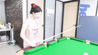 The pink Beibei looks fairer and I like the feeling of playing billiards