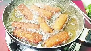 A quick afternoon snack with potatoes and bread