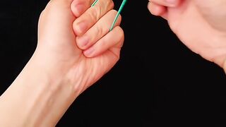 Easy rubber band magic trick