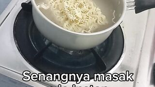 Memasak indomie