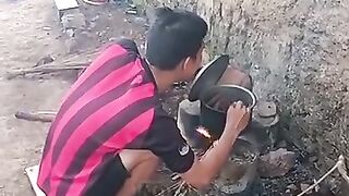 Nyobain masakan teman