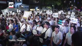 Thousands rally in Taiwan to demand release of jailed former mayor