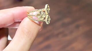 Ladies Real Gold Fluted Clover Ring