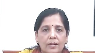 Video sunita kejriwal age Arvind kejriwal age china retirement age