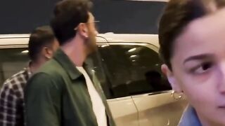 Ranbir Kapoor-Alia Bhatt Spotted at airport with Baby Raha #aliabhatt #shorts #viral #youtubeshorts #trending #shortvideo #ytshorts