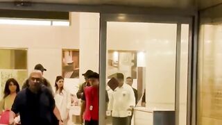 Shahrukh Khan Spotted At The Airport #srk #shorts #viral #youtubeshorts #trending #shortvideo #ytshorts