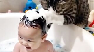 Kitty Babysitter: The Furry Nanny at Bath Time!