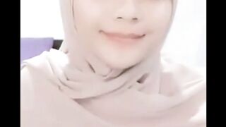 tante hijab dandan sambil live