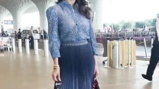 Mallika Sherawat's Fun with paps at Airport #mallikasherawat #shorts #viral #youtubeshorts #trending #shortvideo #ytshorts