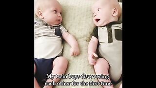 When twins are realizing each other for the first time