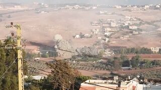 Massive Israeli strike hits south Lebanon town .