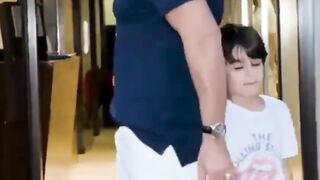 Kareena Kapoor-Saif Ali Khan spotted with son Taimur #kareena #saif #taimur #short #youtubeshort #shorts #trending #viral #shortvideo