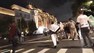 Pro-Palestine Protesters RUSH the Met Entrance to Protest Natenyahu