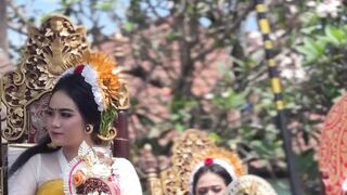 beautiful Balinese girl Jegeg Bajang Bali by Pitra Yadnya for the late I Gusti Agung Oka Wali. GIANYAR - Puri Ageng