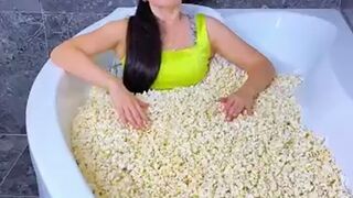 From Small To Really Giant Pop Corn