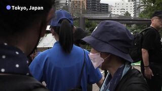 Thousands bid farewell to Tokyo zoo pandas before return to China .