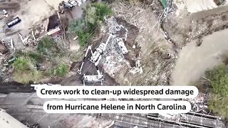 Power workers clean up storm damage in North Carolina _ REUTERS.