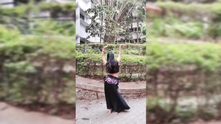 Indian Girl Rasme Khade Dance