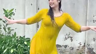 Tip tip barsa pani Cutest larki dance