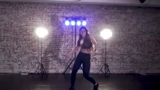 Indian Girl Ria Saraf Dance