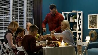 man-serving-the-turkey-for-his-family-2424