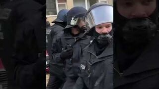 German police attack pro-Palestinian demonstrators in Berlin