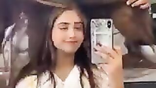 Download Video Minahil malik nazeba video tiktok minahil malik